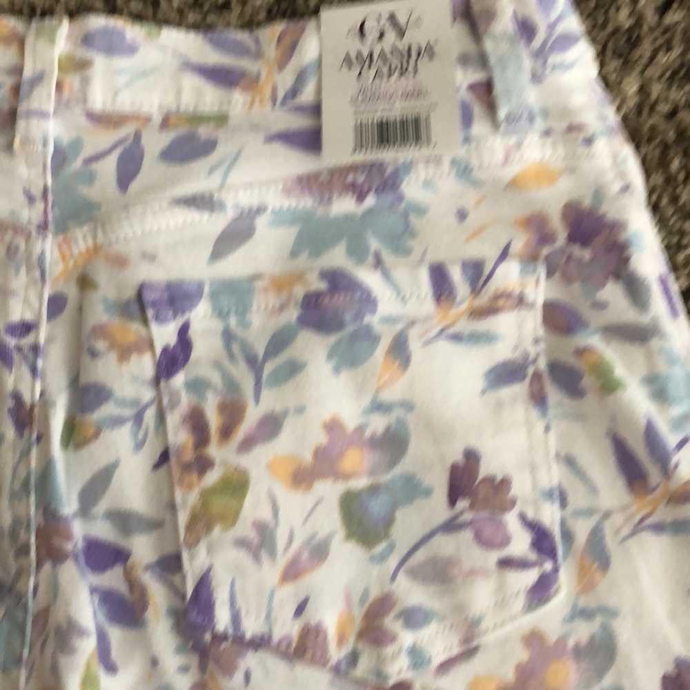 Gloria Vanderbilt Capris Jean AmandaVintage White Floral NWT - Picture 10 of 11